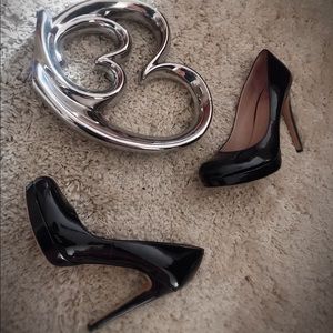 Vince Camuto round-toe patent leather pumps